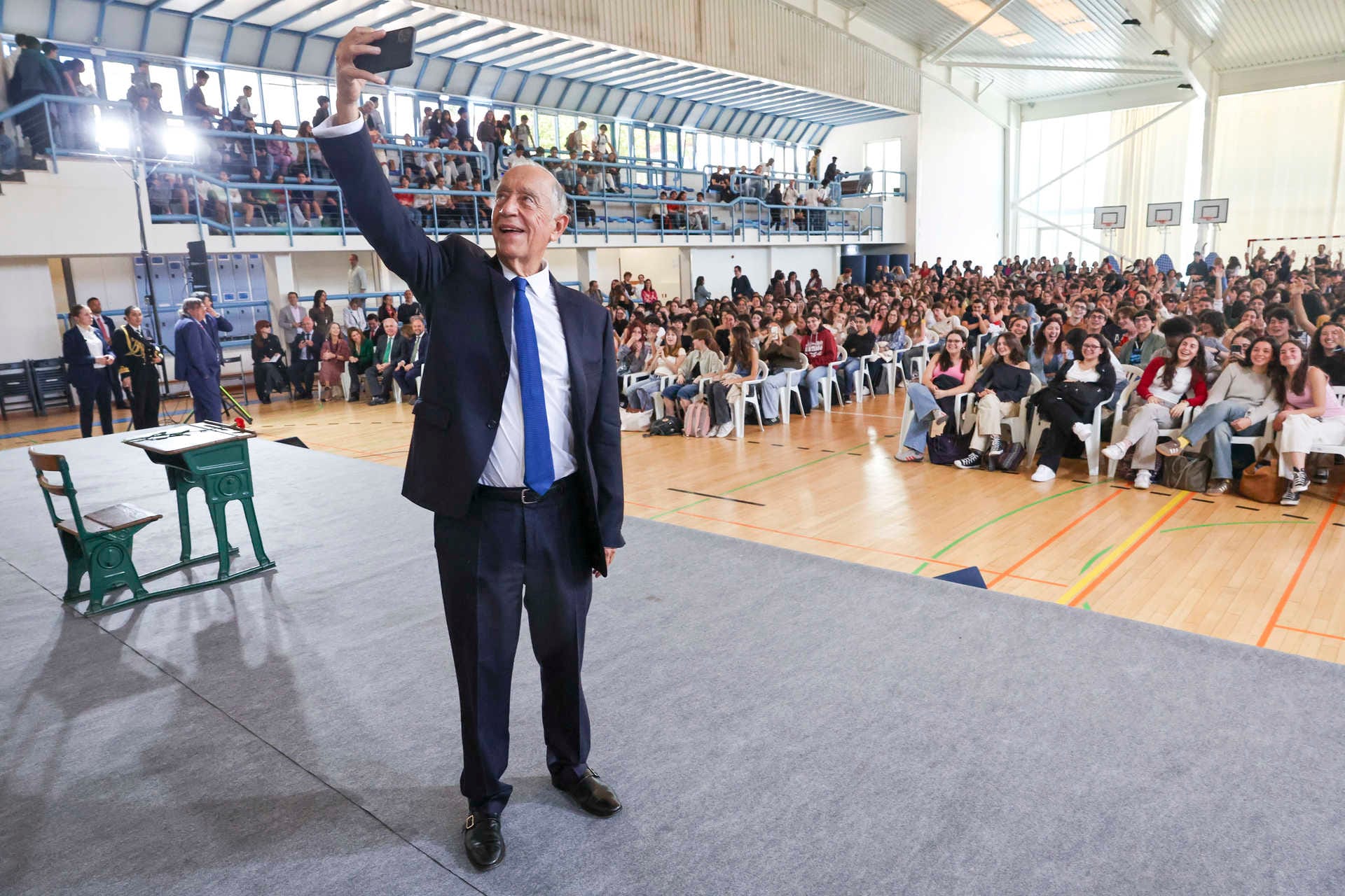 Presidente diz que é preciso parar "bola de neve" da imigração