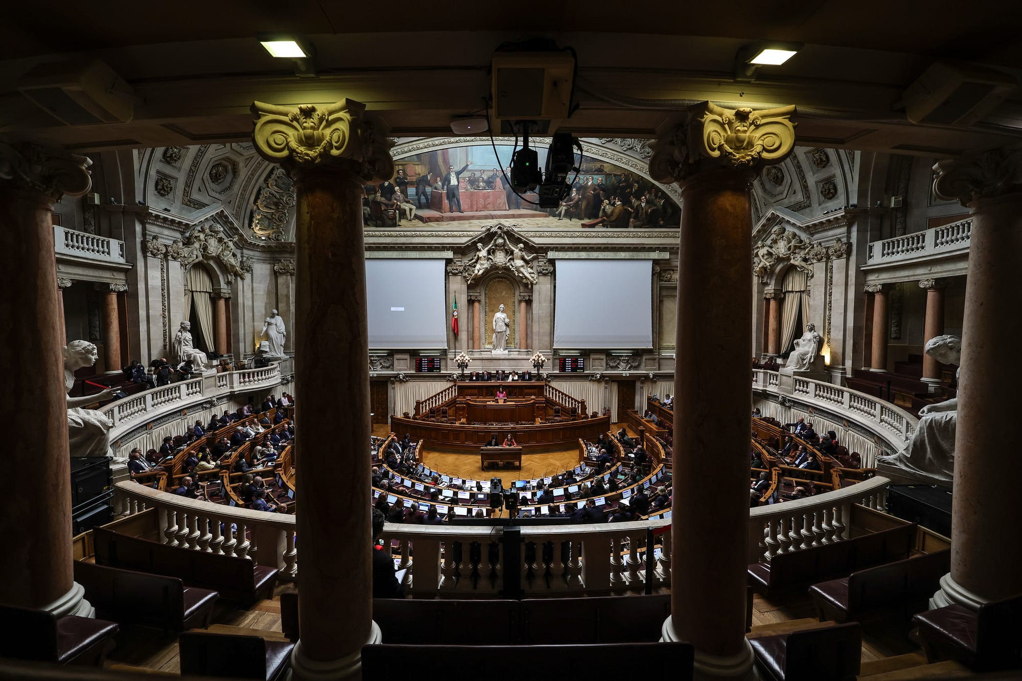 Retorno das manifestações de interesse e reforço na AIMA são votados no Parlamento