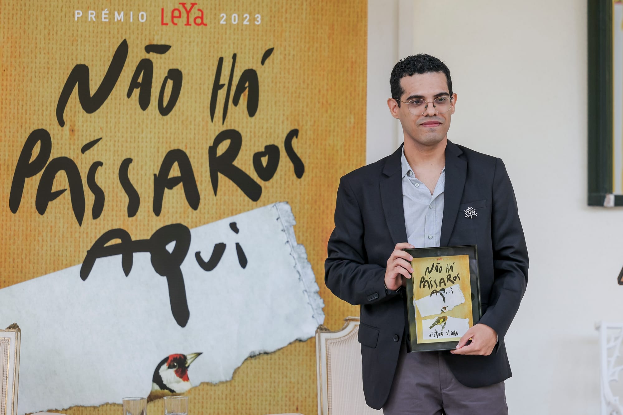 Escritor brasileiro Victor Vidal recebe maior prêmio literário de Portugal para romances inéditos