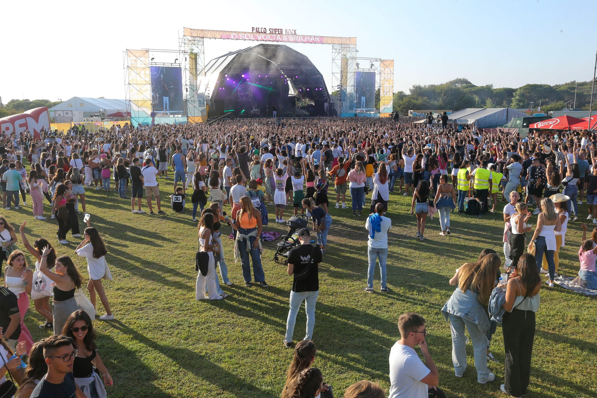 Sol da Caparica começa nesta quinta-feira com brasileiros na programação