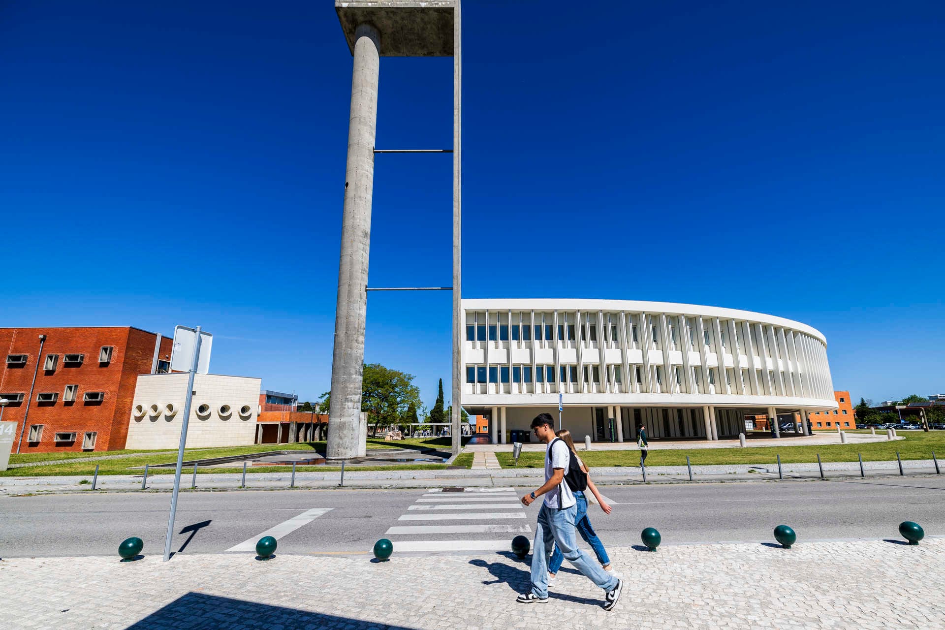 Está no Brasil e quer estudar em Portugal? Há bolsas possíveis