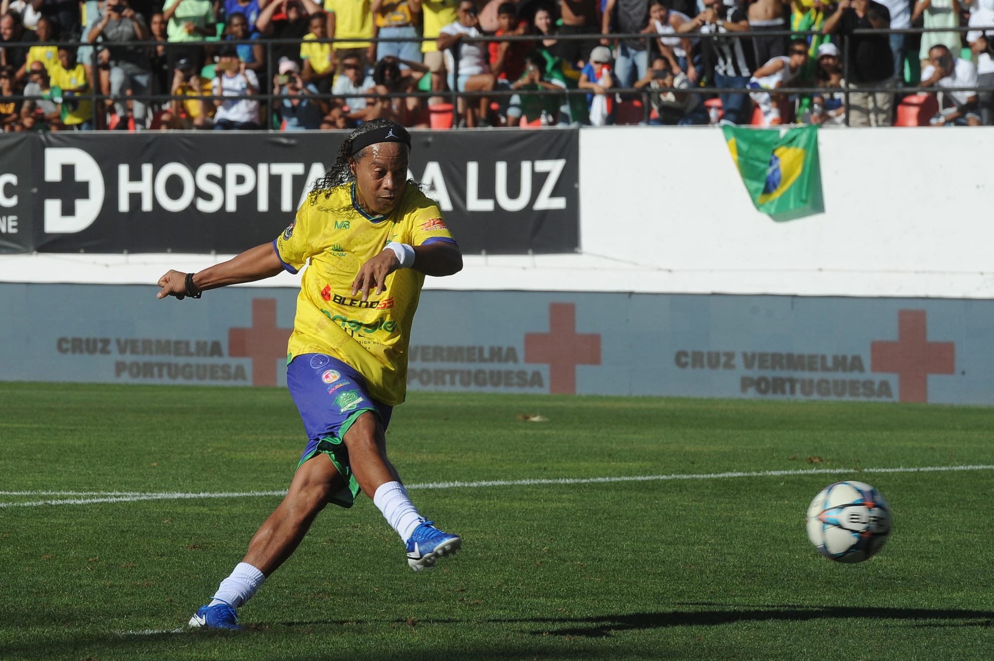 Ronaldinho proporciona domingo de futebol brasileiro em Lisboa