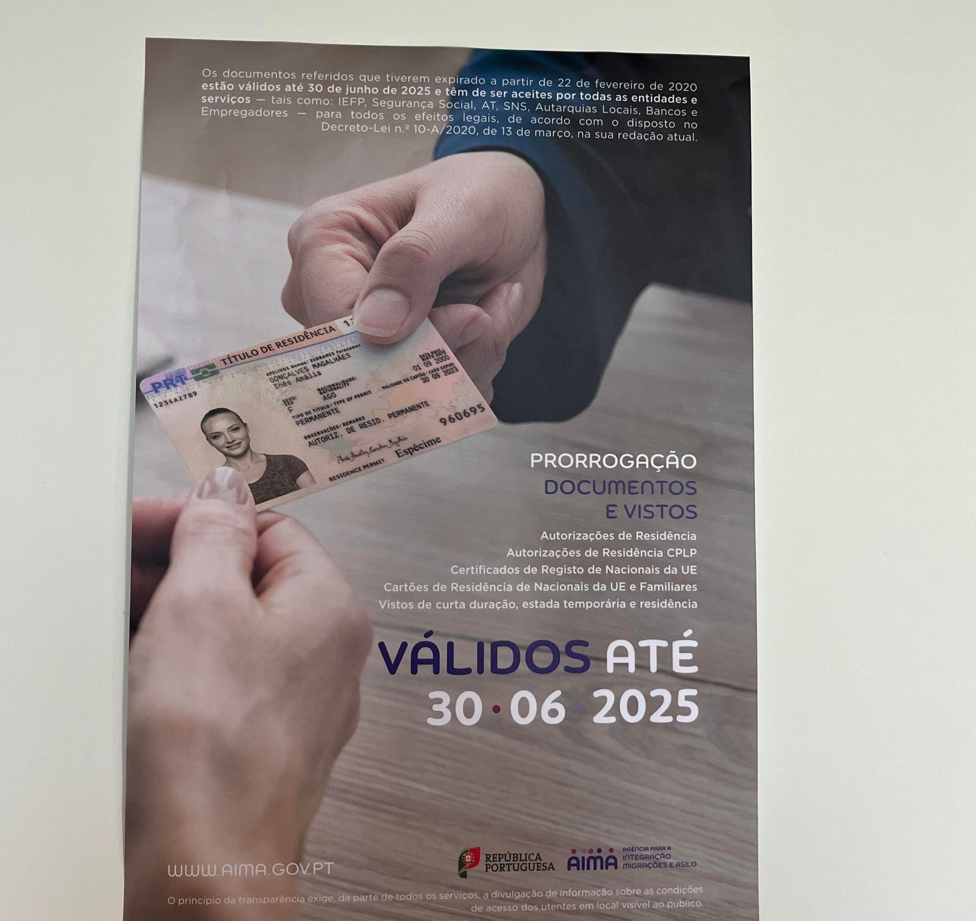 Serviços públicos recebem cartaz com aviso da prorrogação de documentos vencidos