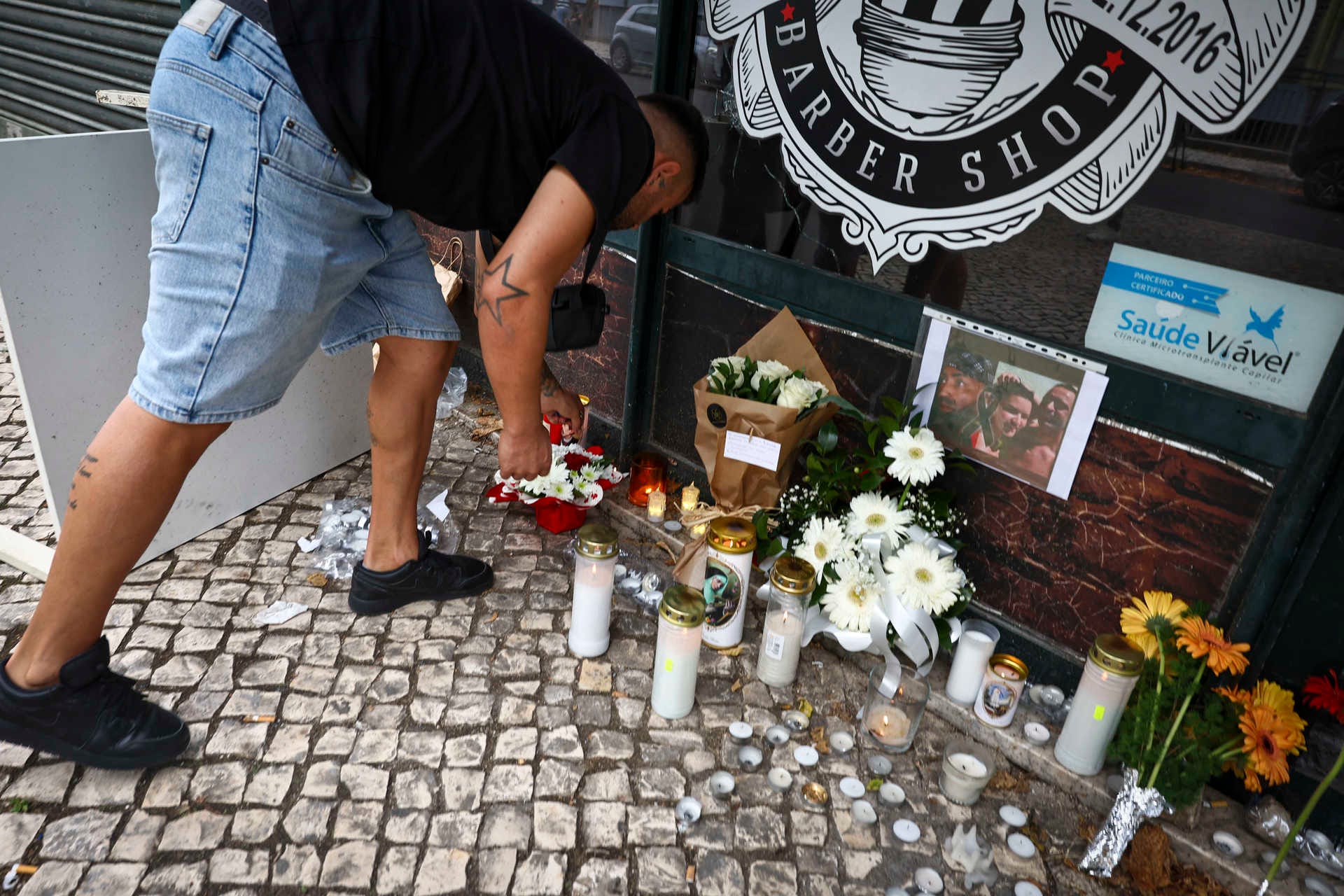 Amigos prestam homenagem à brasileira assassinada com tiros em Lisboa