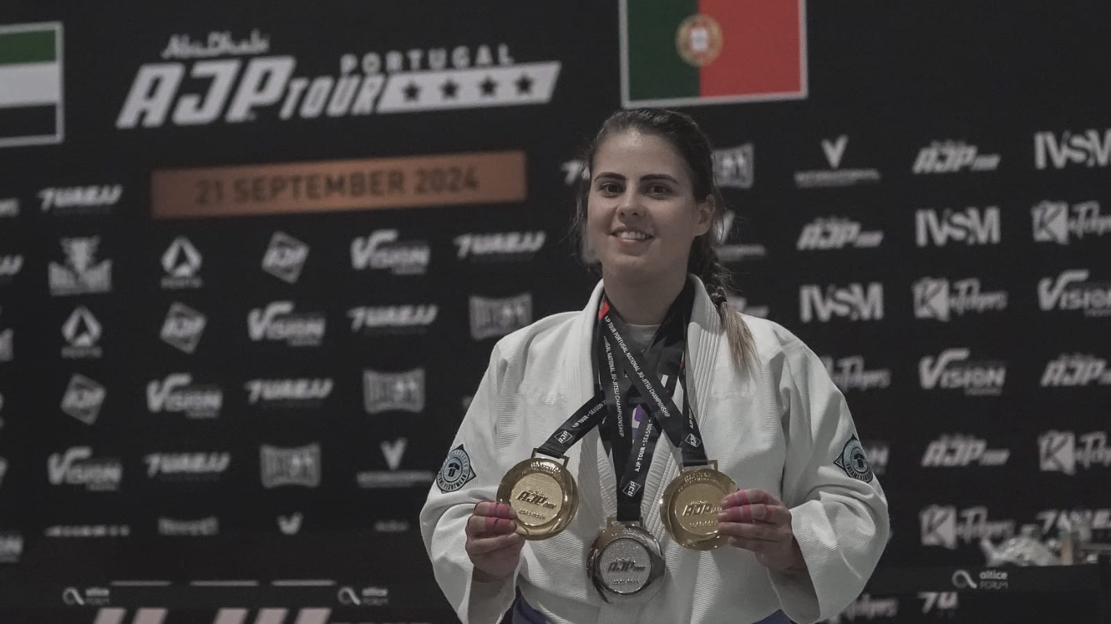 Brasileira mobiliza mulheres para prática de jiu-jitsu em Braga