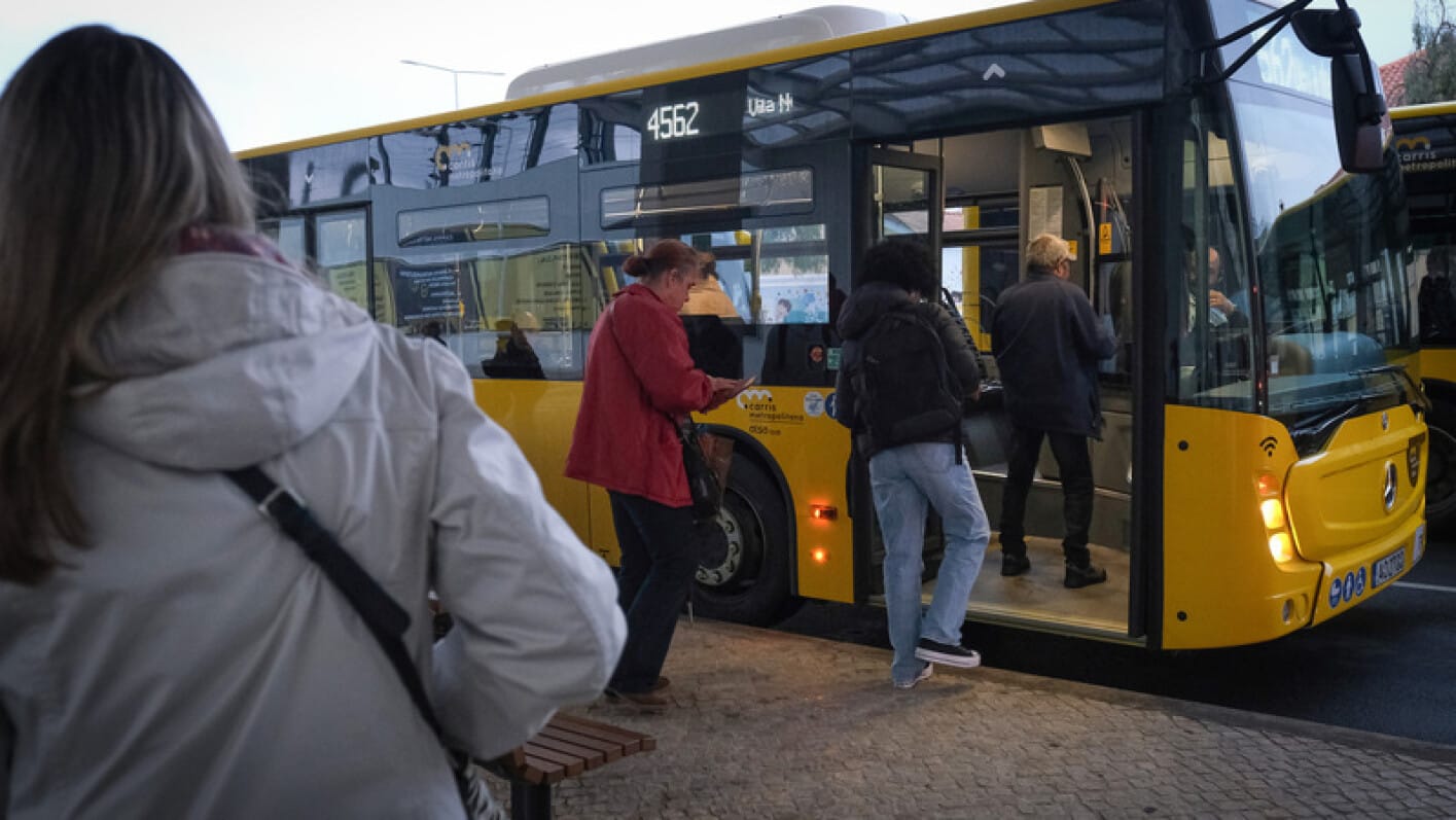 Novidade no passe gratuito para jovens nos transportes pode beneficiar até 27% dos imigrantes em Portugal