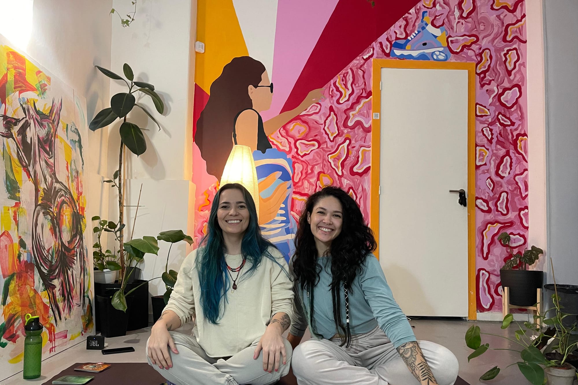 Brasileiras criam grupo de apoio e bem-estar para mulheres e realizam encontro "Yoga e Poesia"