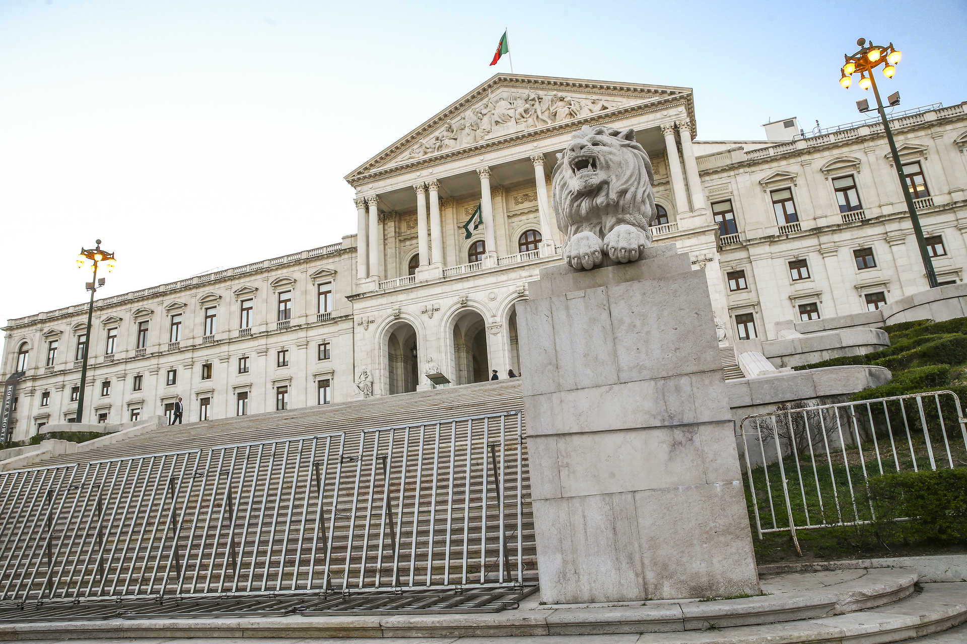 Projeto da CPLP para imigrantes se arrasta no Parlamento