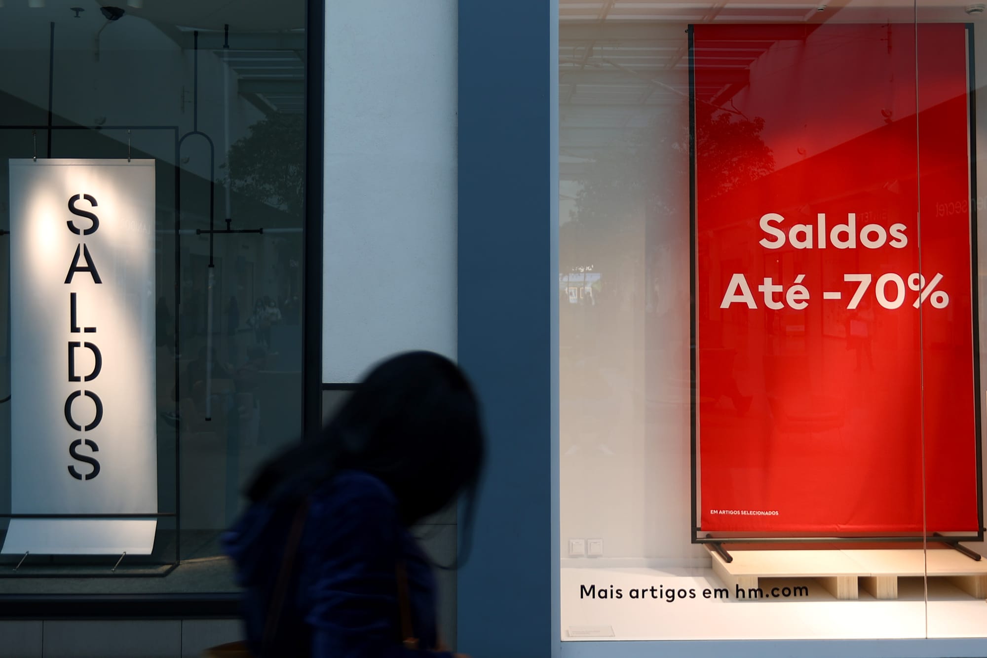 Passou o Natal, chegaram os "saldos" em Portugal