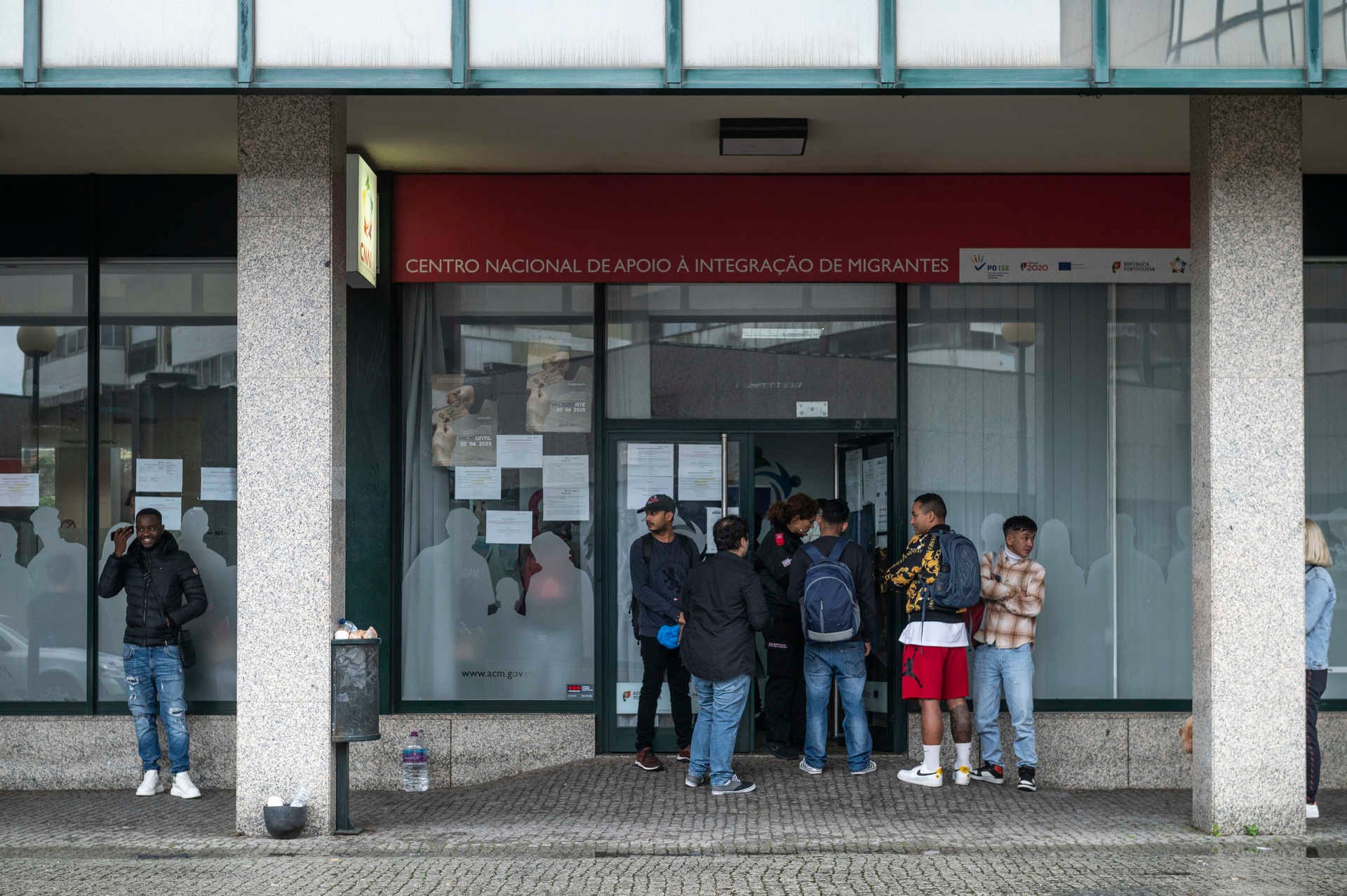 Brasileiros estão apreensivos sem poder acompanhar manifestações de interesse online na AIMA