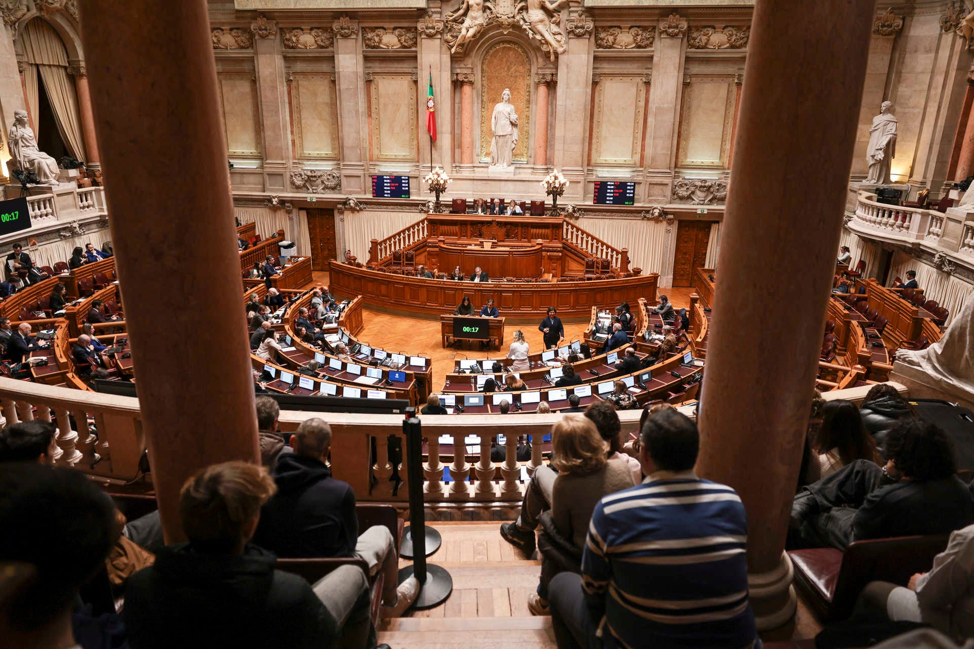 Parlamento aprova mudanças que beneficiam cidadãos com título CPLP