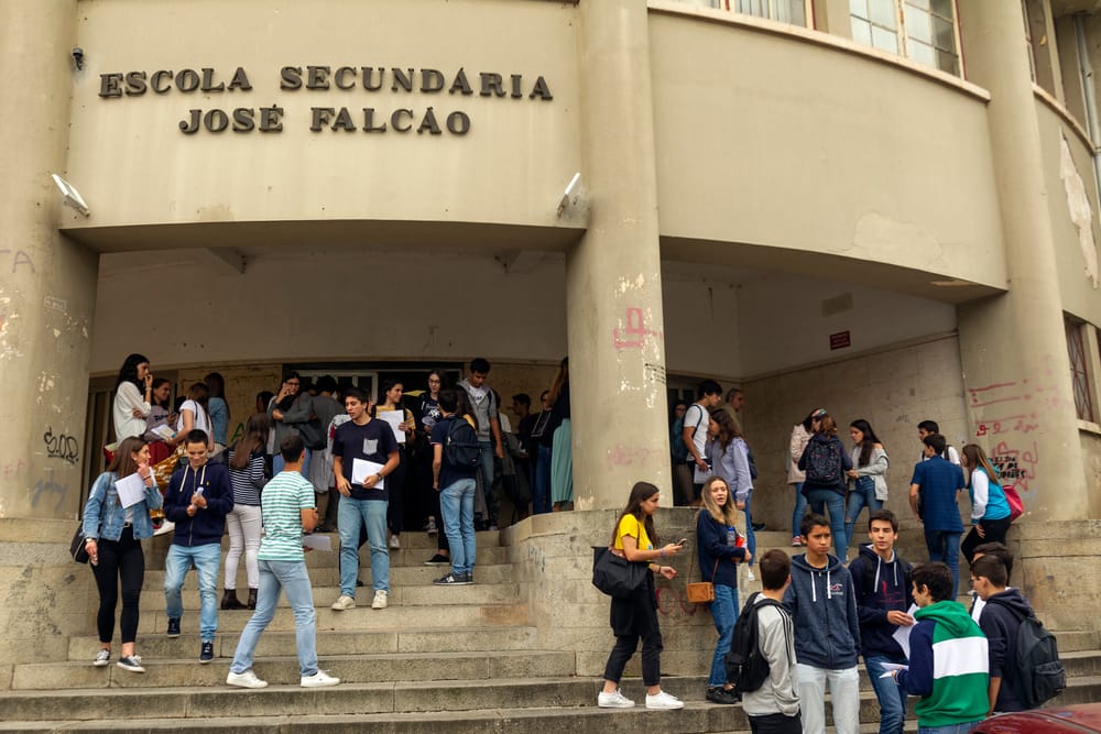 Petição cobra mudança na lei para que estudantes imigrantes paguem o mesmo que nacionais nas faculdades imagem do post