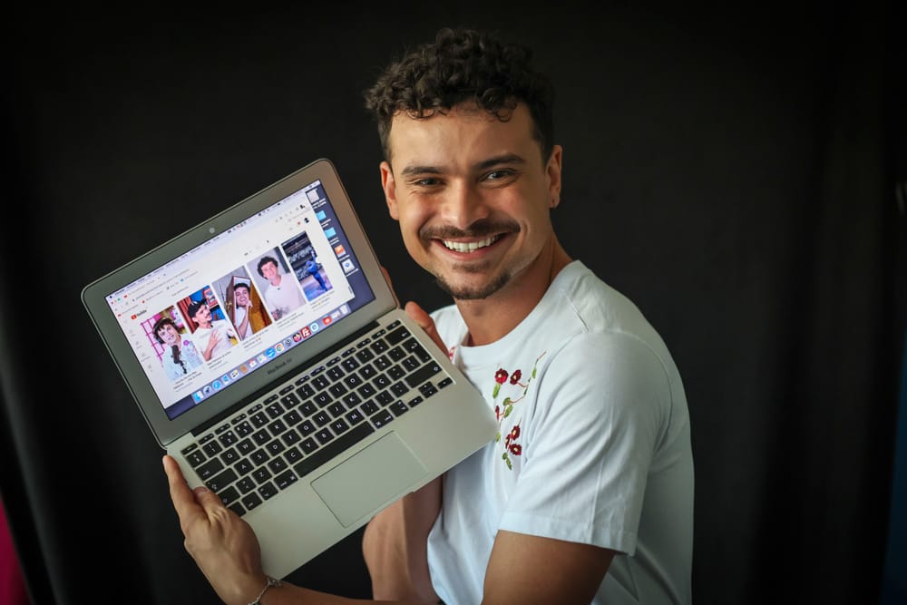 Do Cariri cearense para o mundo: Max Petterson "é o que é" e, assim, cativa milhões de pessoas imagem do post