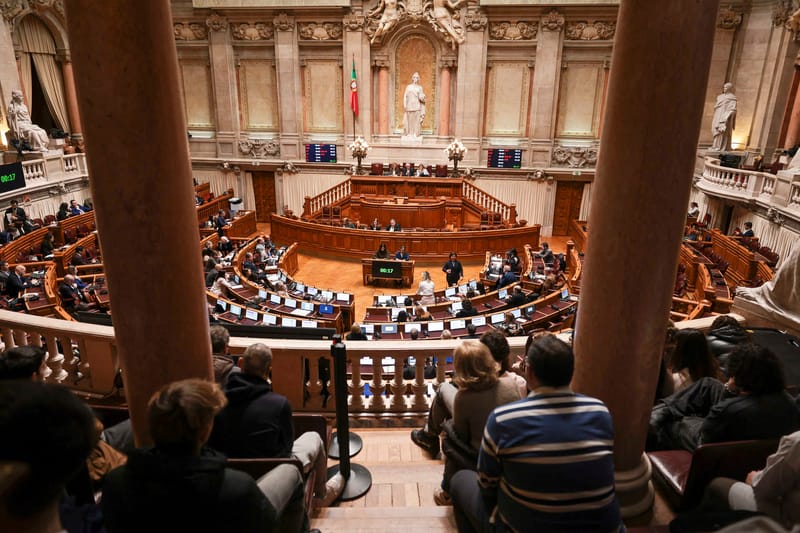 Parlamento aprova mudanças que beneficiam cidadãos com título CPLP imagem do post