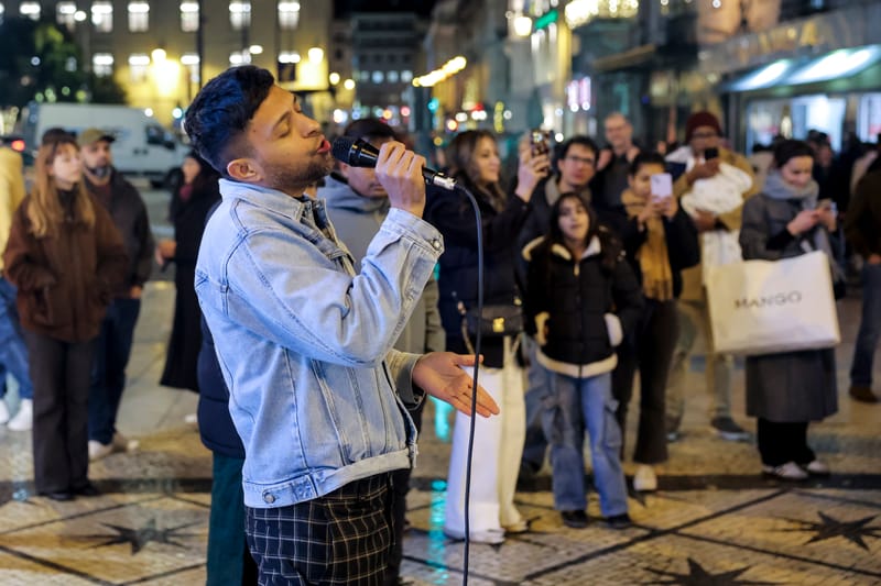 Brasileiros levam arte de rua às noites de Natal em Lisboa imagem do post